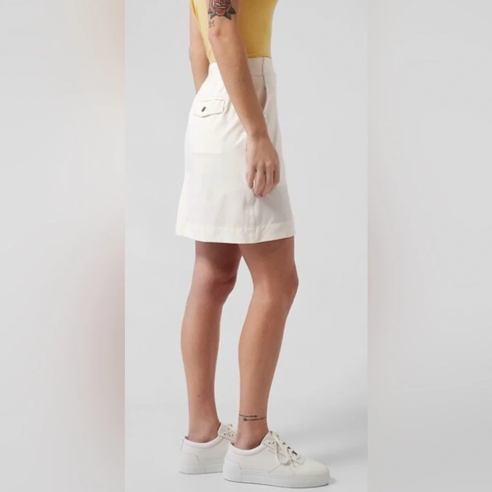 Athleta Vienna Cargo Skort in White - Size 4